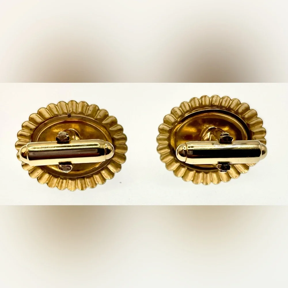 Vintage Gold Tone Amber Colored Lucite Oval Cabochon Center Cufflinks